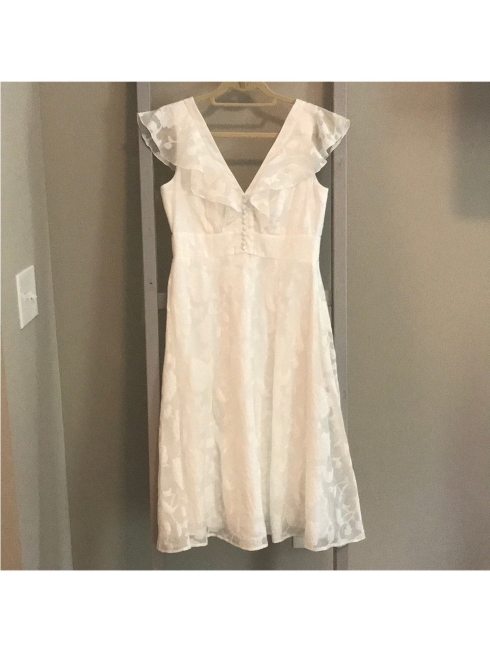 Gal Meets Glam Susie White Floral
Organza Fit & Flare Midi Dress - Picture 3 of 8